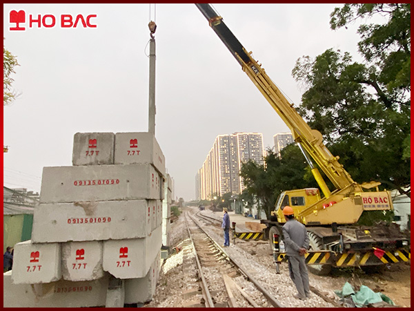 Ép cọc bằng máy tải HB cho nhà phố